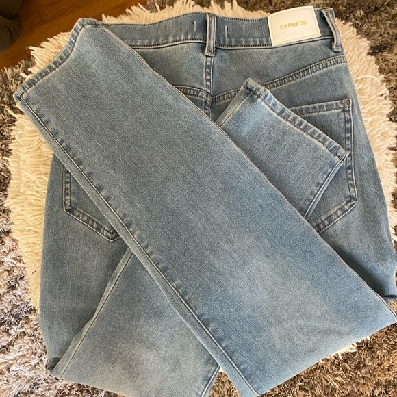 Express Slim Super High Rise Lightwash Jeans - Picture 6 of 6